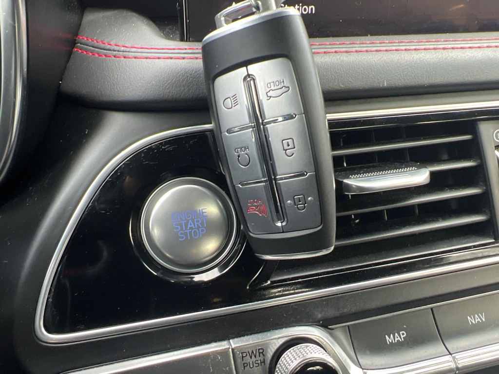 2023 Genesis G70 Image 27