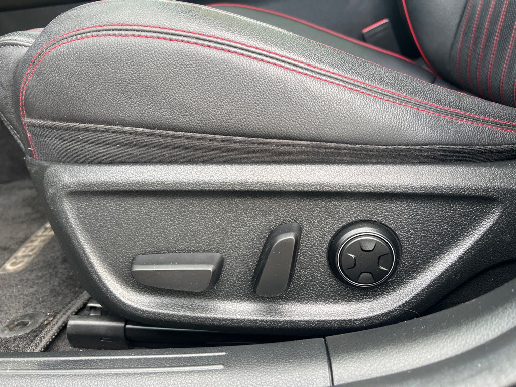 2023 Genesis G70 Image 30