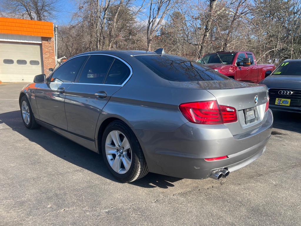 2011 BMW 5 Series Image 3