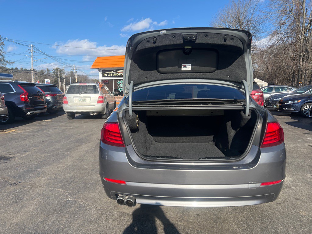 2011 BMW 5 Series Image 5