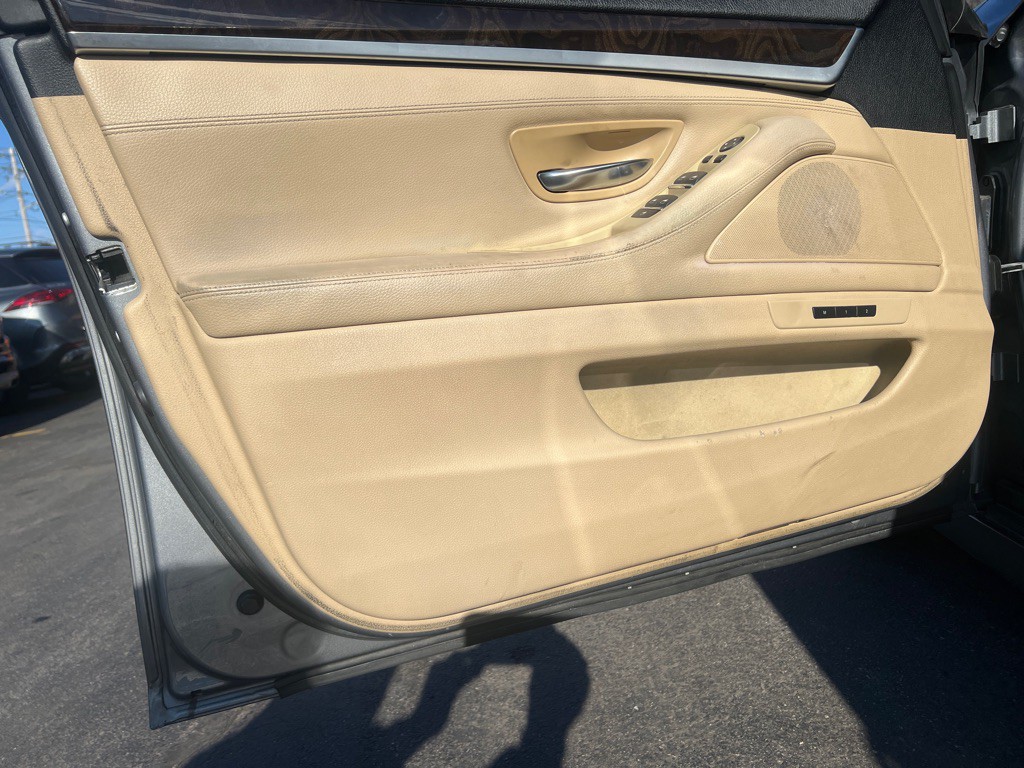 2011 BMW 5 Series Image 11