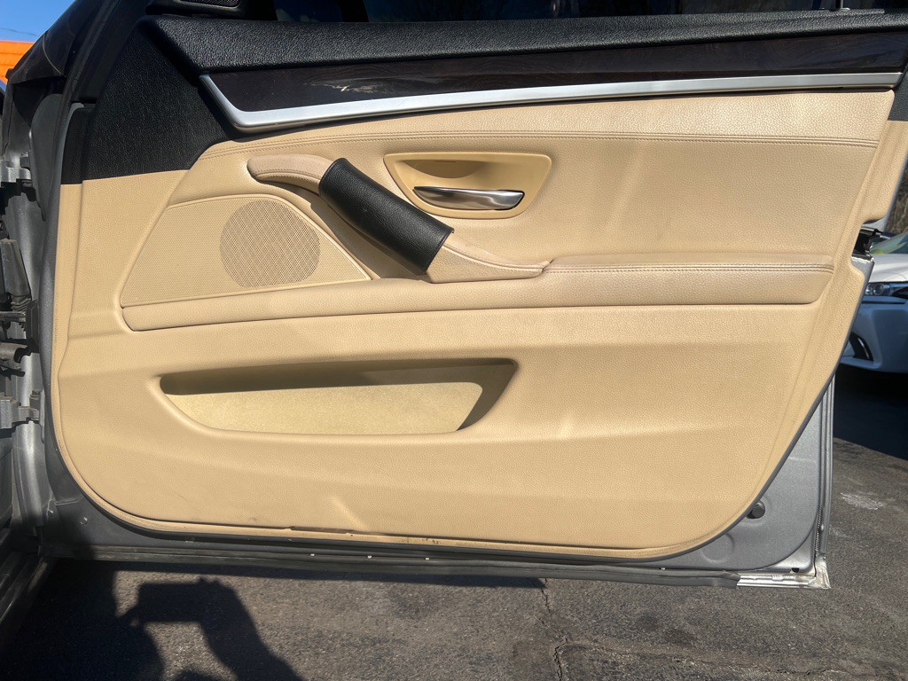 2011 BMW 5 Series Image 13