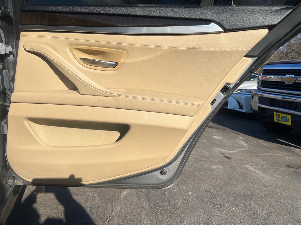 2011 BMW 5 Series Image 14