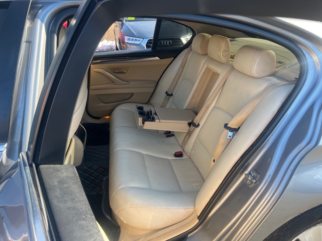 2011 BMW 5 Series Image 16