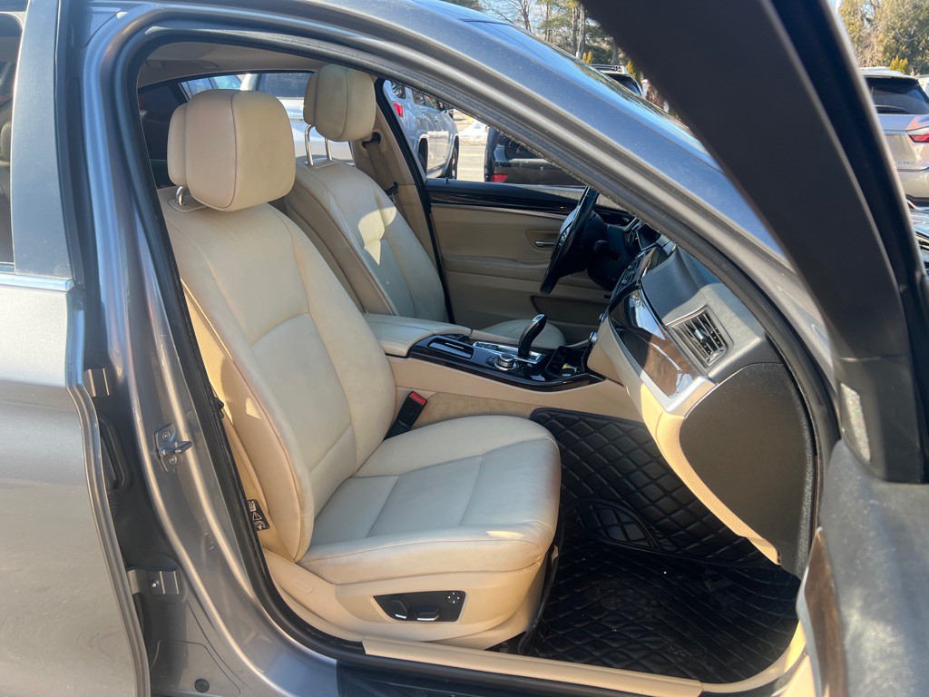 2011 BMW 5 Series Image 17