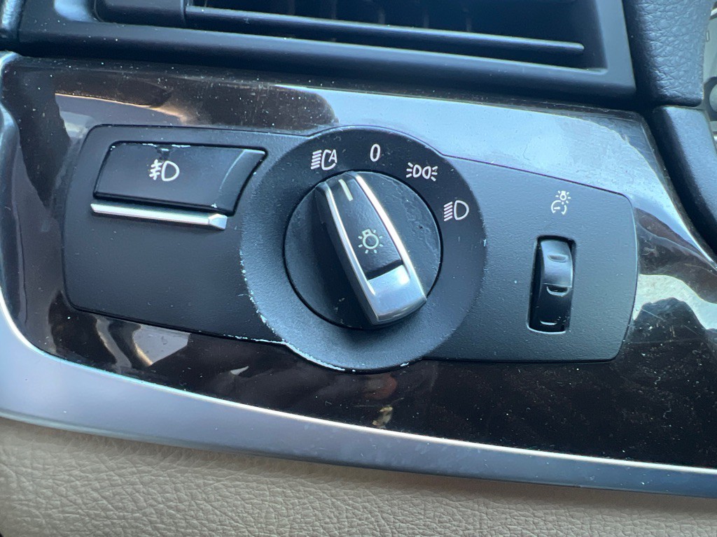 2011 BMW 5 Series Image 20