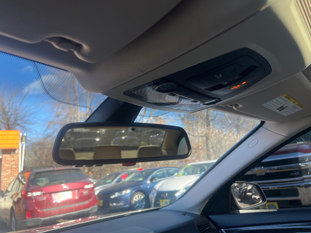 2011 BMW 5 Series Image 25