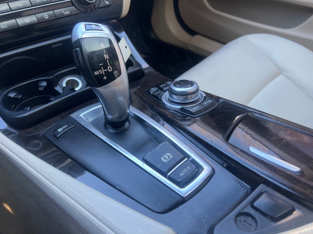 2011 BMW 5 Series Image 26