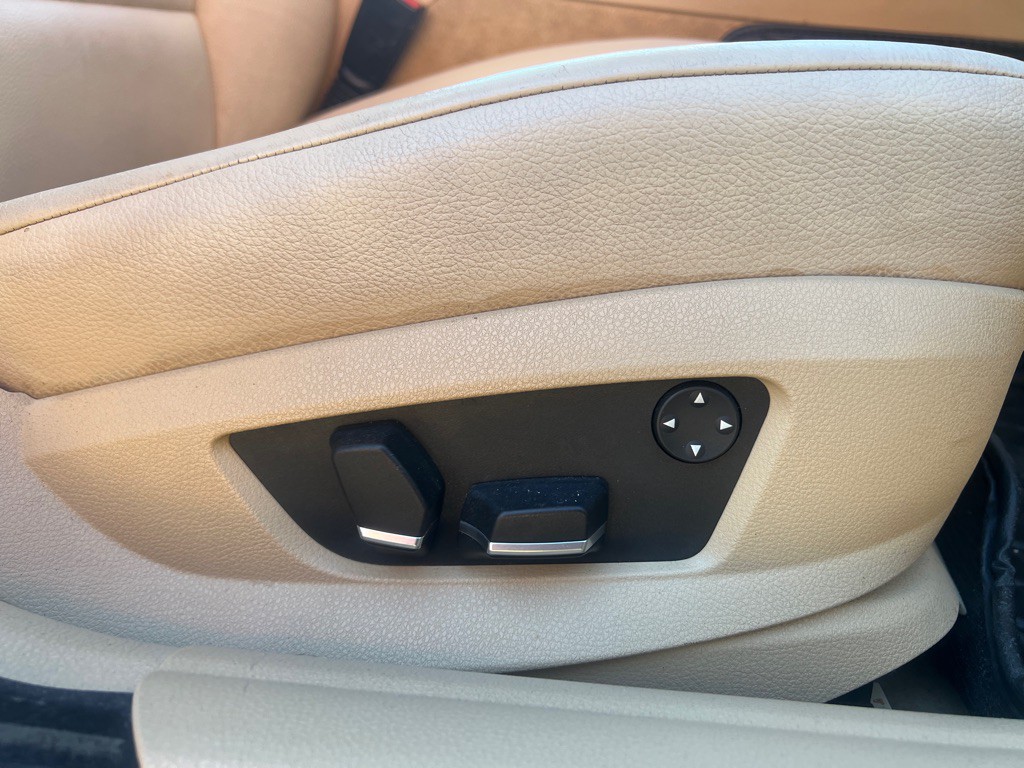 2011 BMW 5 Series Image 35