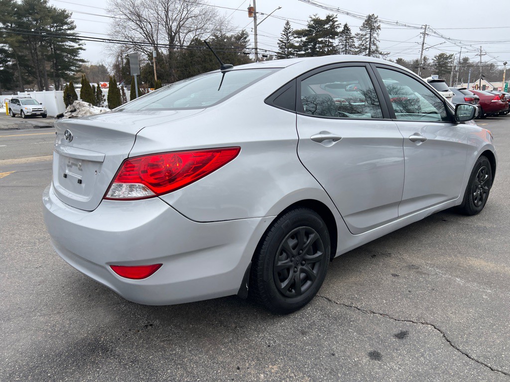 2013 Hyundai Accent Image 7