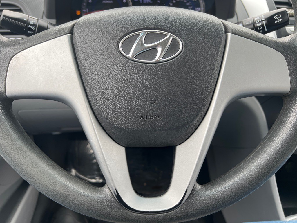 2013 Hyundai Accent Image 17