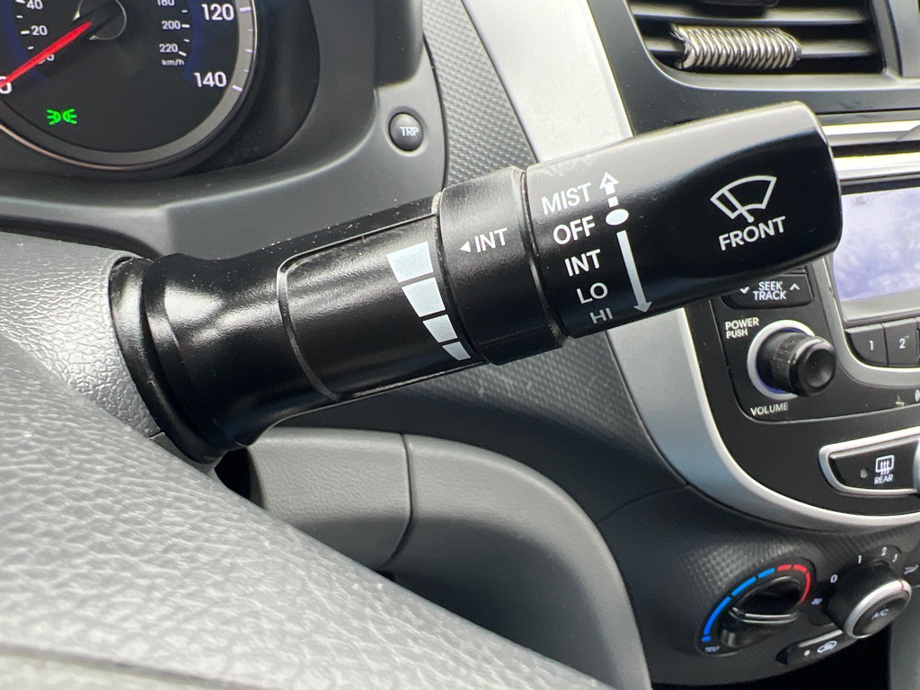 2013 Hyundai Accent Image 19