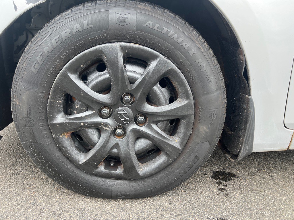 2013 Hyundai Accent Image 26