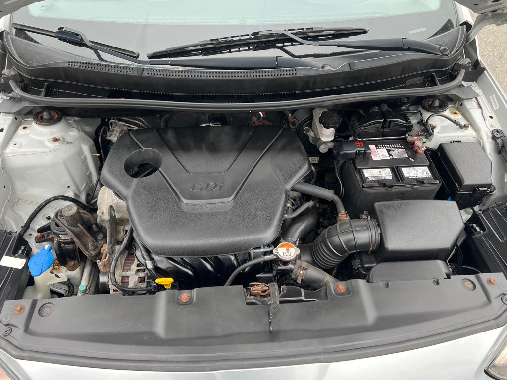 2013 Hyundai Accent Image 30