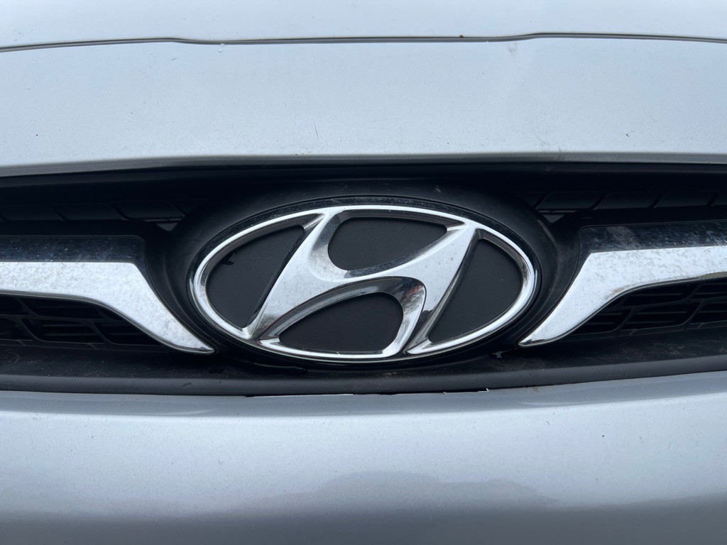 2013 Hyundai Accent Image 31