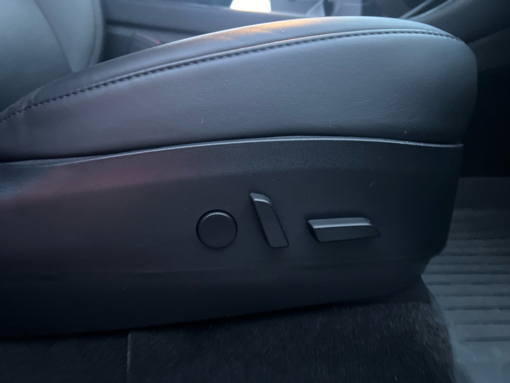 2020 Tesla Model Y Image 28