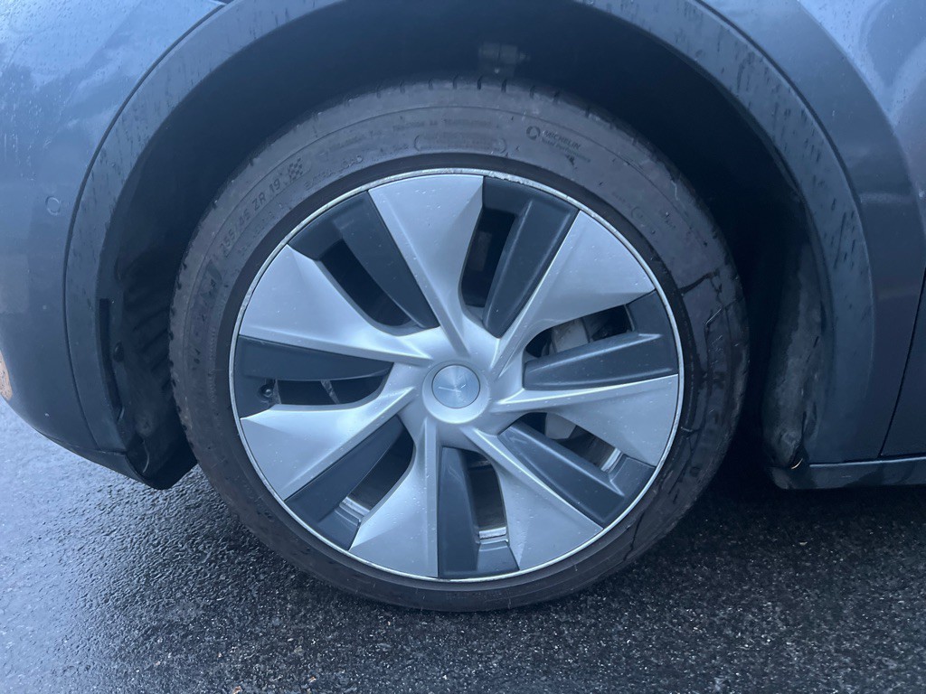 2020 Tesla Model Y Image 30