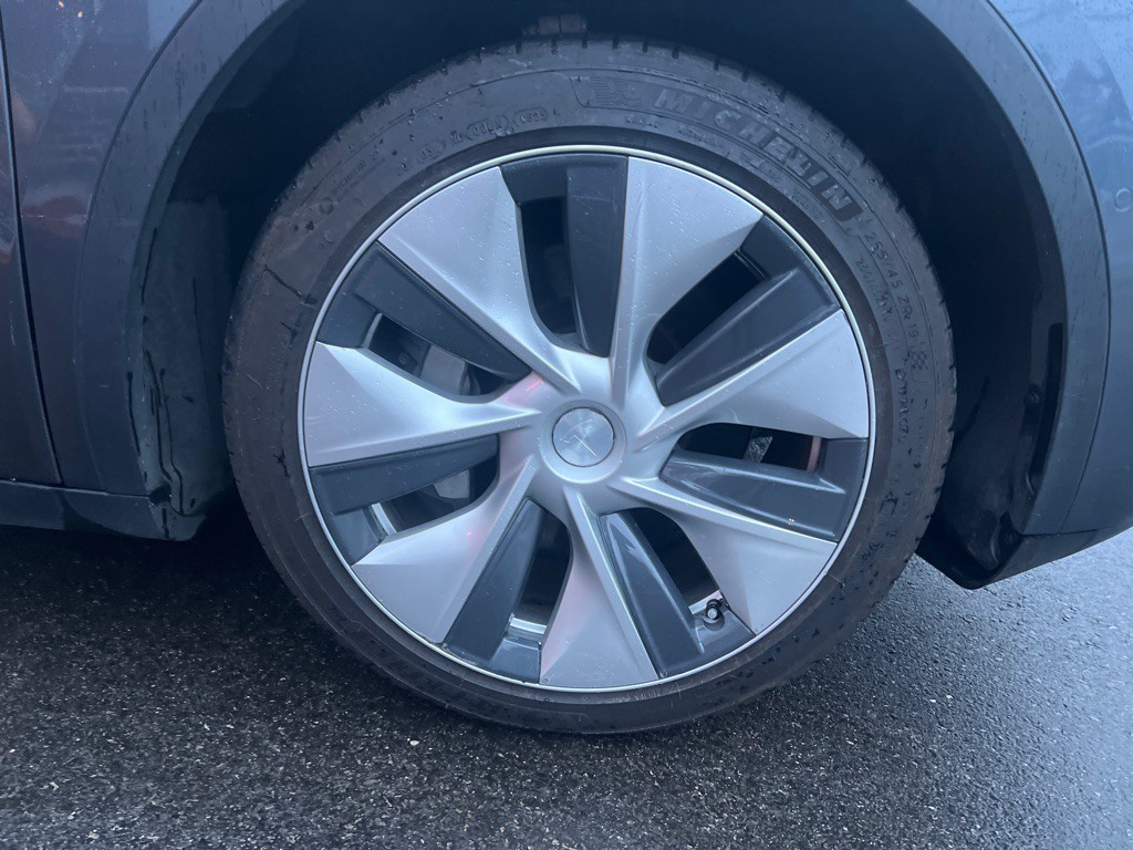 2020 Tesla Model Y Image 32