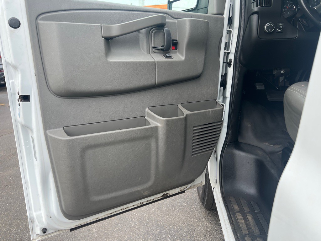 2019 Chevrolet Express Image 10