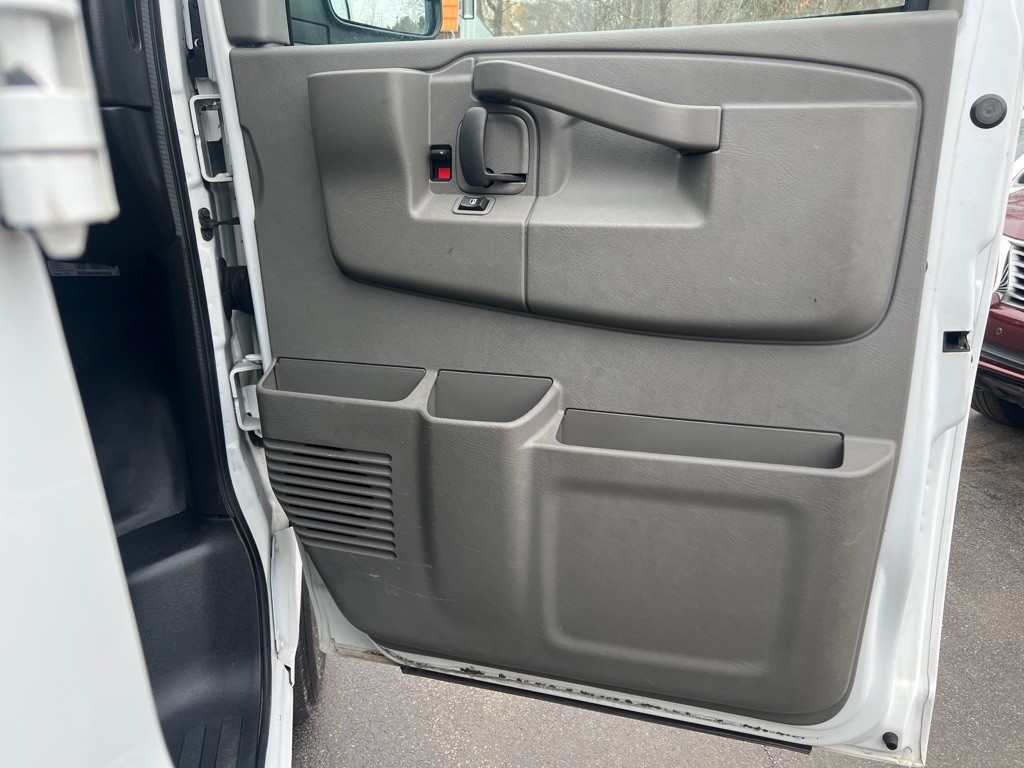 2019 Chevrolet Express Image 11