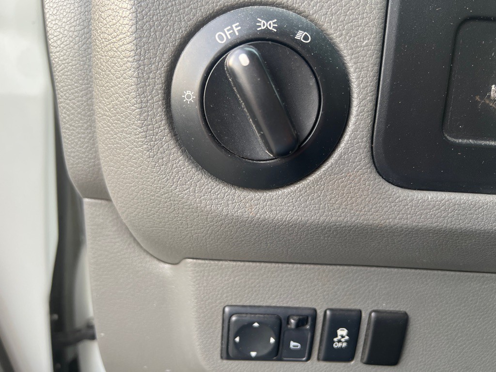 2015 Nissan NV Image 18
