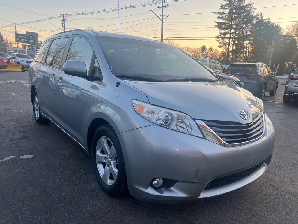 2014 Toyota Sienna Image 7