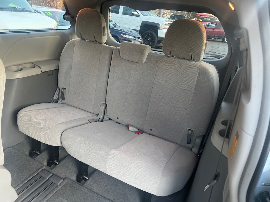 2014 Toyota Sienna Image 14
