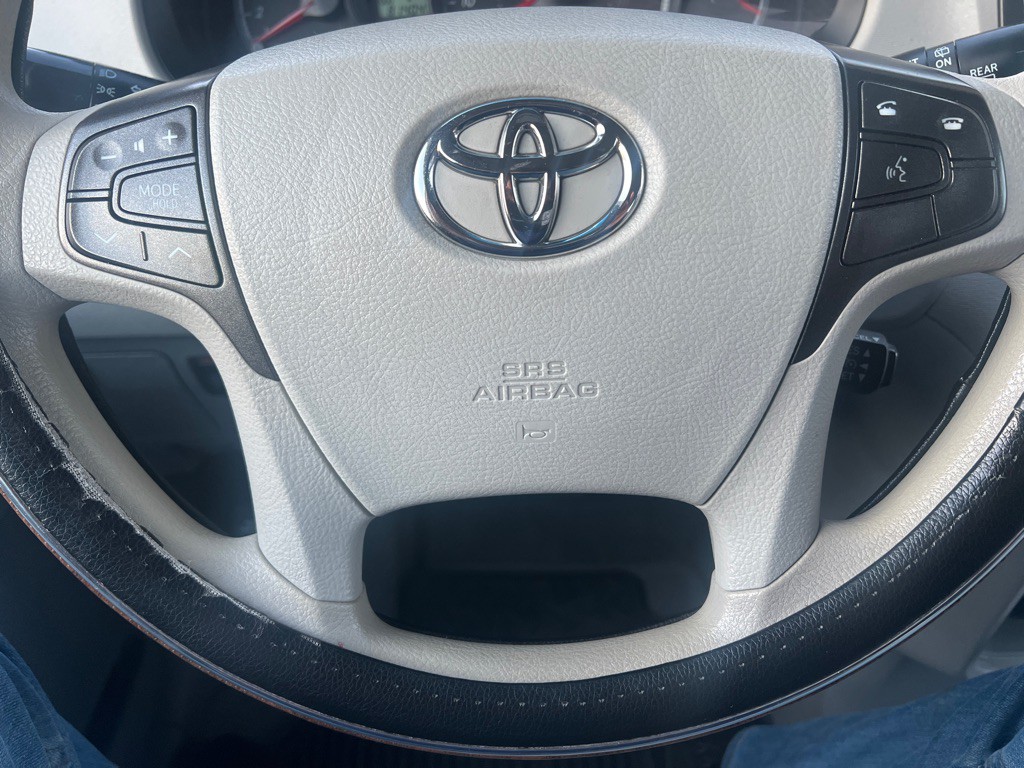 2014 Toyota Sienna Image 18