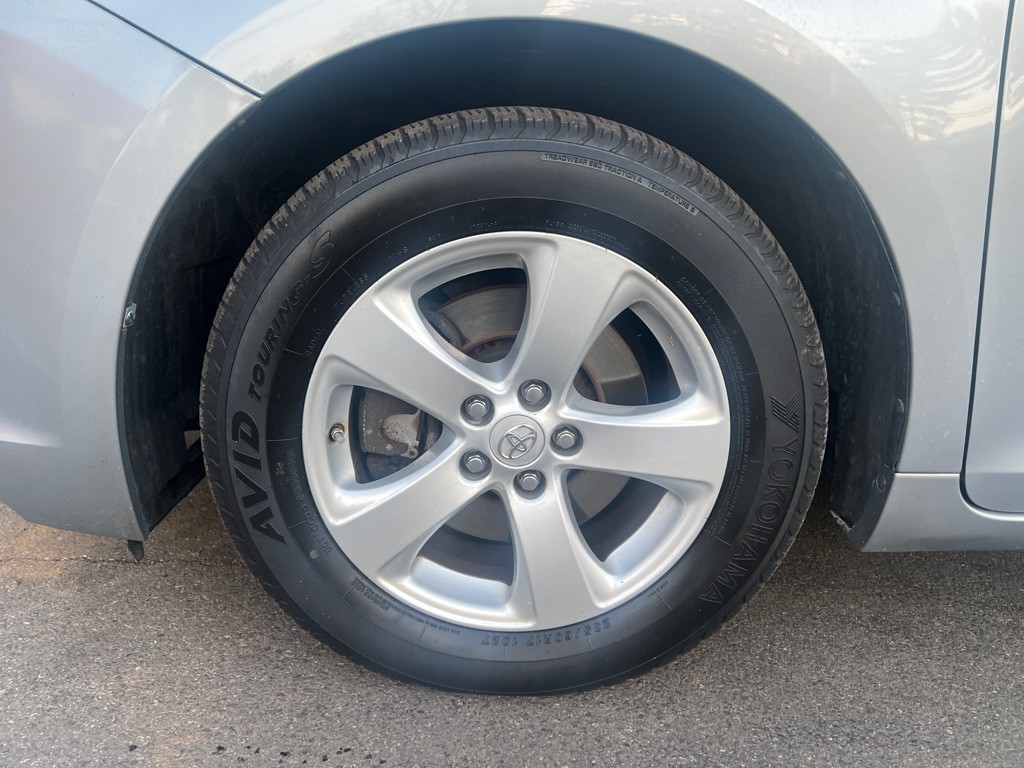 2014 Toyota Sienna Image 28