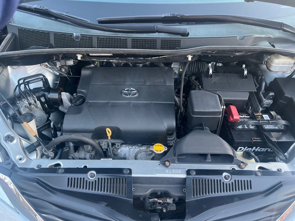 2014 Toyota Sienna Image 32