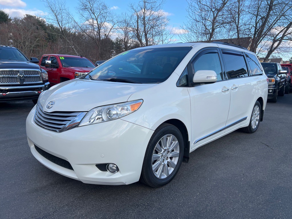 2014 Toyota Sienna Image 1