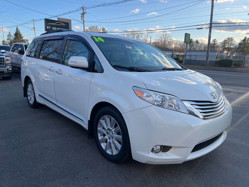 2014 Toyota Sienna Image 8