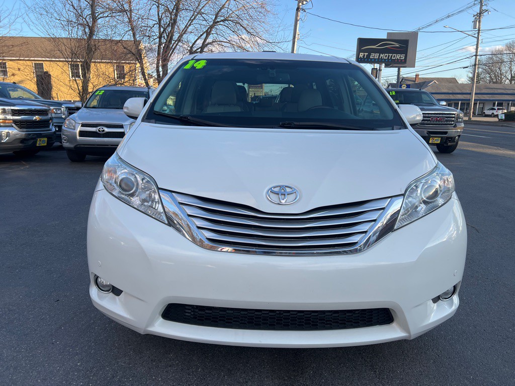 2014 Toyota Sienna Image 10