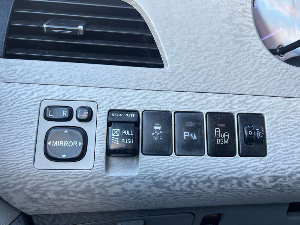 2014 Toyota Sienna Image 21