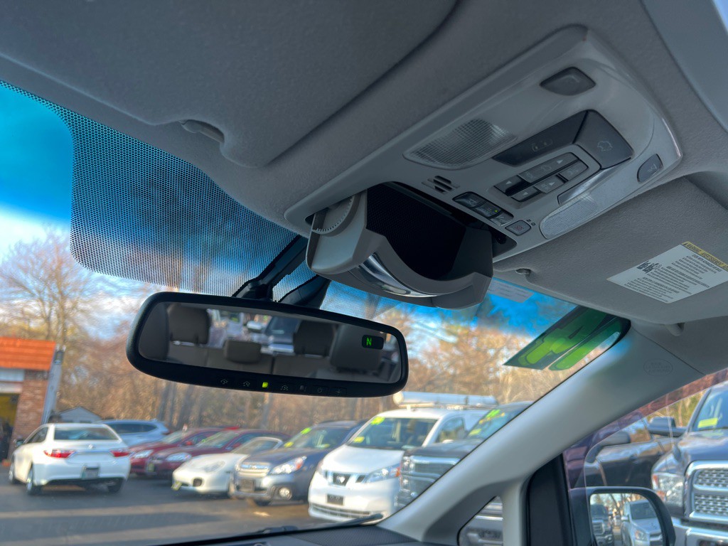 2014 Toyota Sienna Image 22