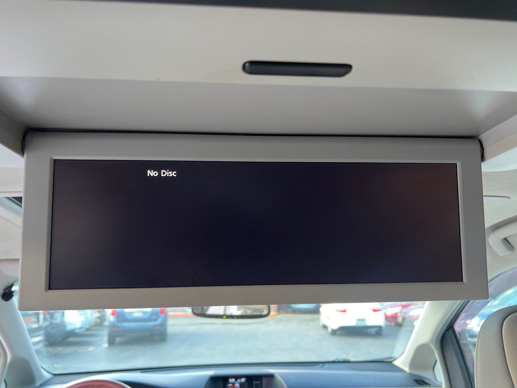 2014 Toyota Sienna Image 28