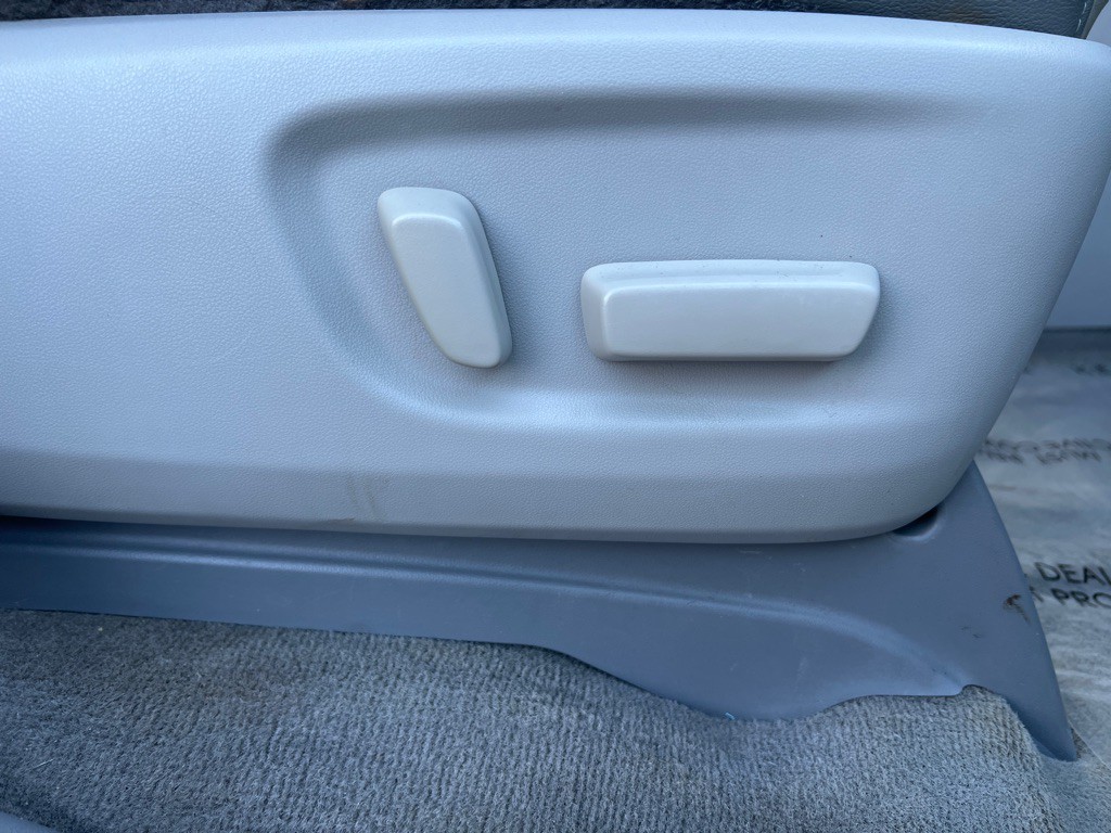 2014 Toyota Sienna Image 35