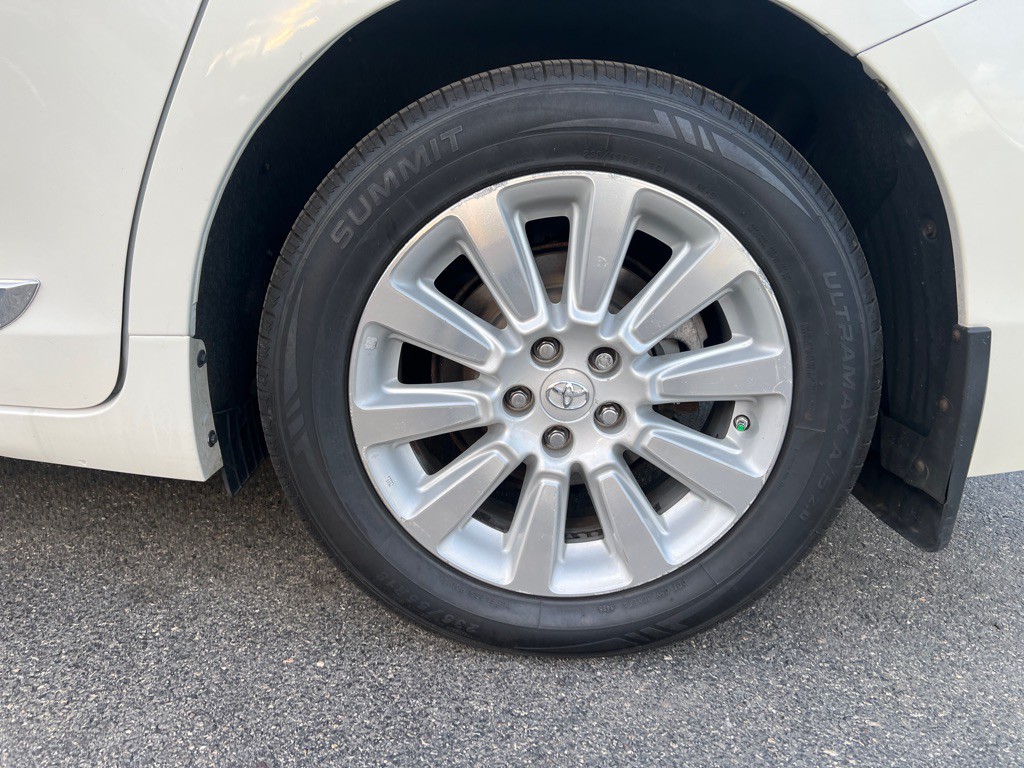 2014 Toyota Sienna Image 37
