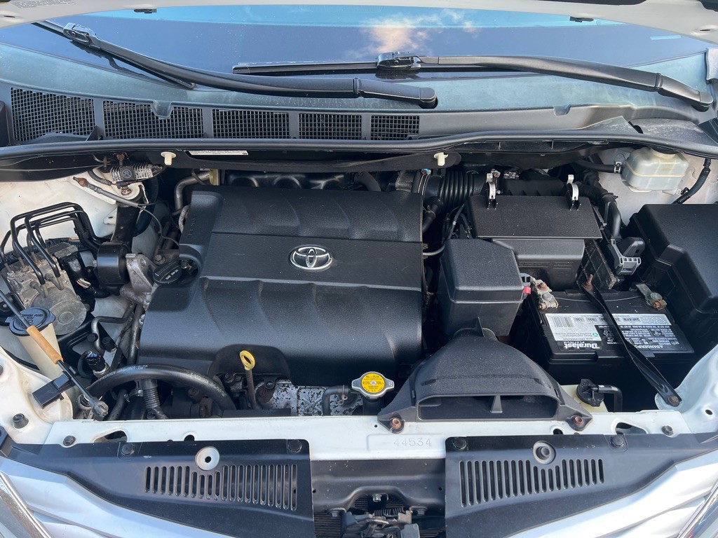 2014 Toyota Sienna Image 40