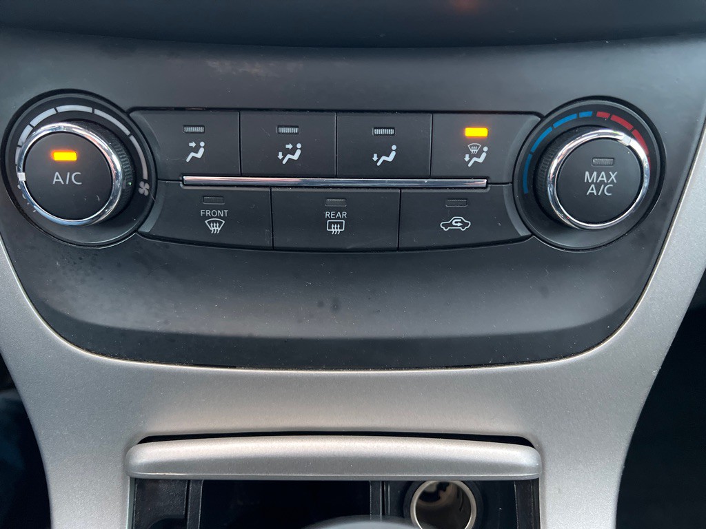 2015 Nissan Sentra Image 24