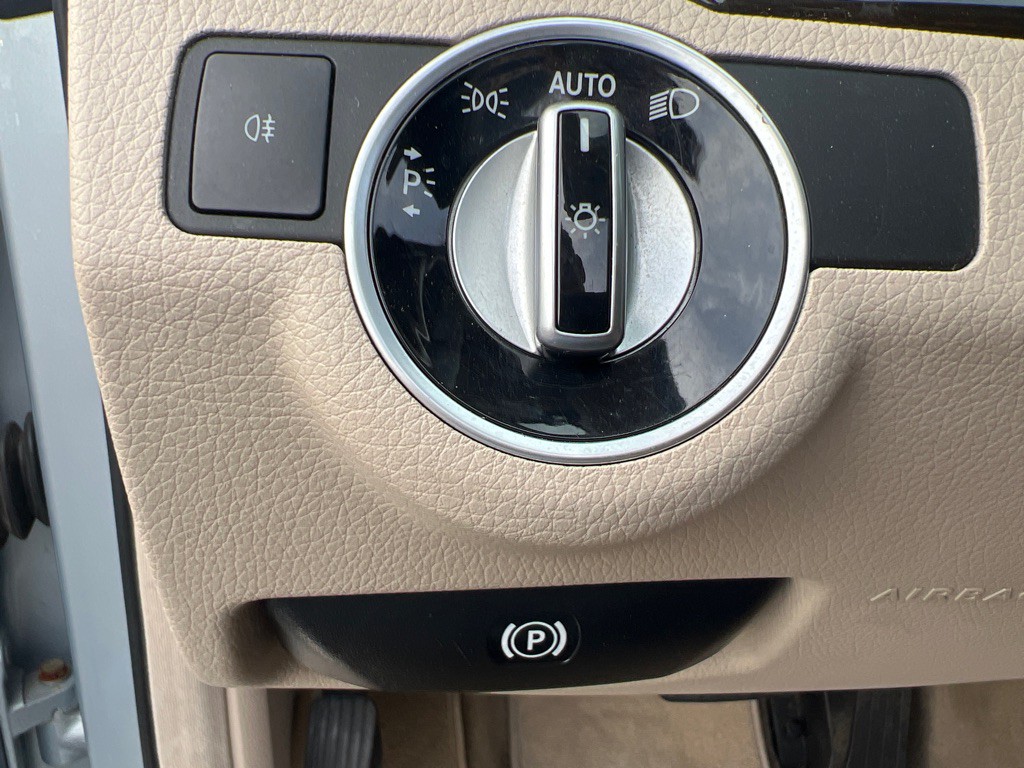 2016 Mercedes-Benz E-Class Image 18