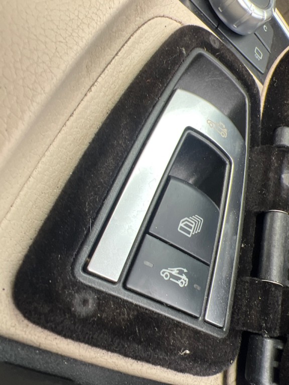 2016 Mercedes-Benz E-Class Image 30