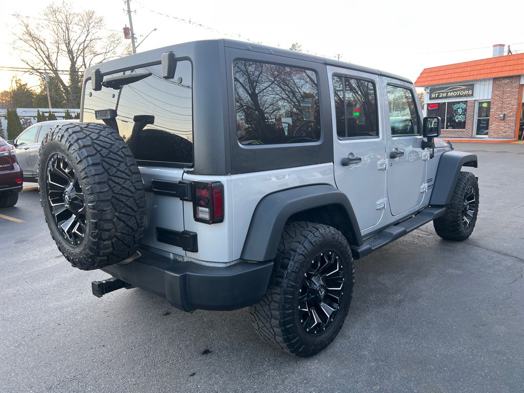 2011 Jeep Wrangler Unlimited Image 9
