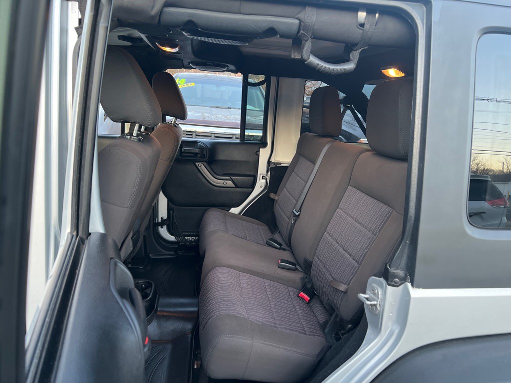 2011 Jeep Wrangler Unlimited Image 16