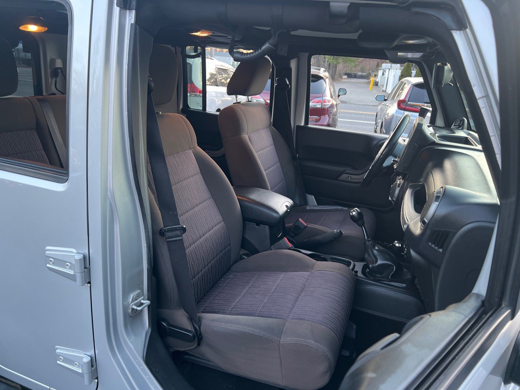 2011 Jeep Wrangler Unlimited Image 17