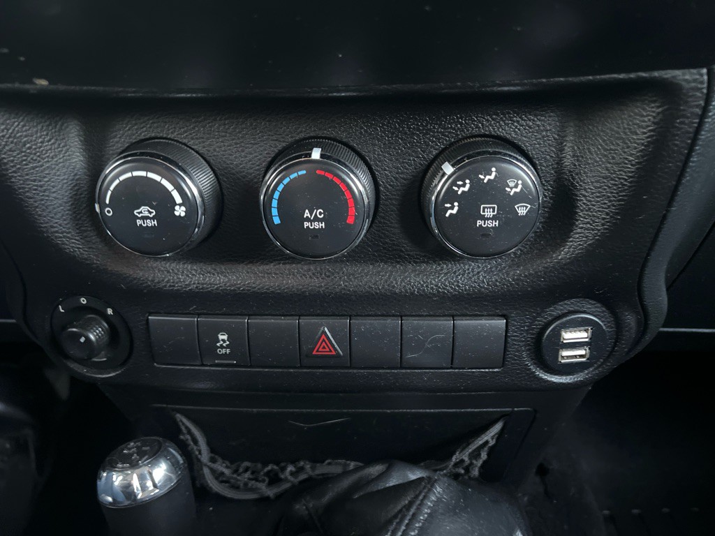 2011 Jeep Wrangler Unlimited Image 24