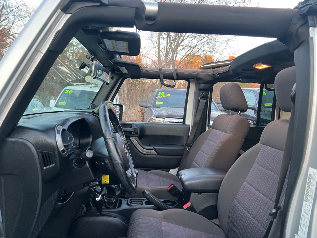 2011 Jeep Wrangler Unlimited Image 28