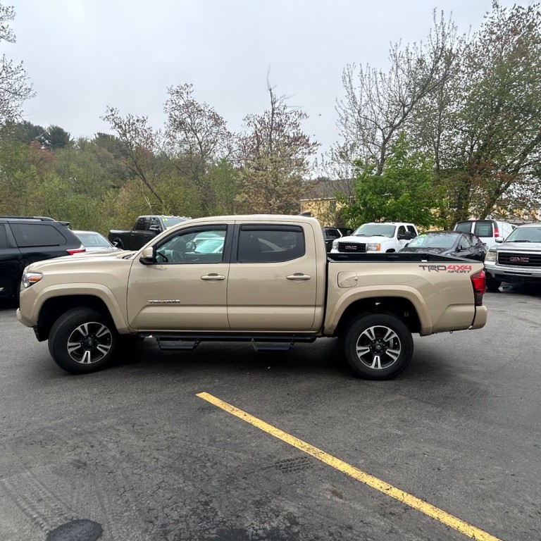 2018 Toyota Tacoma Image 2