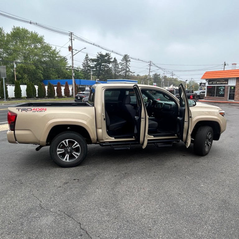 2018 Toyota Tacoma Image 8