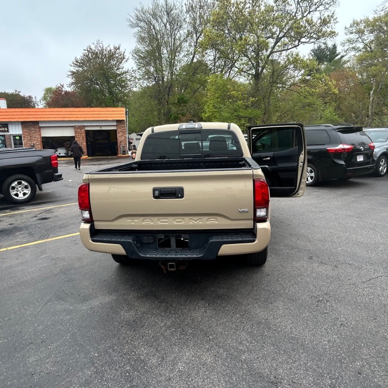 2018 Toyota Tacoma Image 9